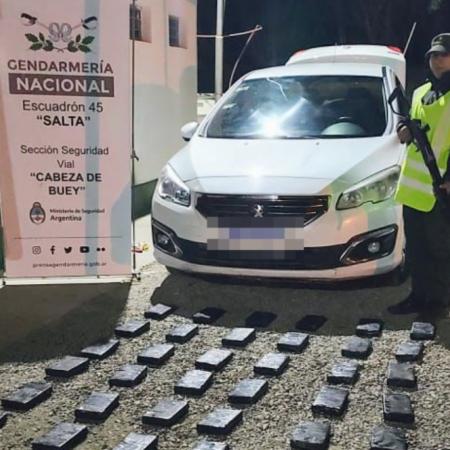 Gendarmería decomisó casi 48 kilos de cocaína ocultos en un vehículo en Salta