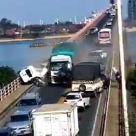 Tragedia en el Puente Belgrano: un choque en cadena deja un muerto y dos heridos