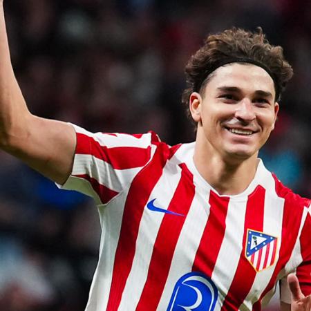 Julián Álvarez hizo un hat-trick y salvó al Atlético sobre la hora