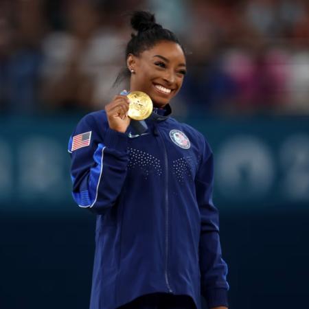 Simone Biles, la atleta más premiada de la historia, llega por primera vez a Buenos Aires