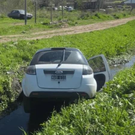 Choque en La Plata: una policía herida tras caer con su auto a una zanja