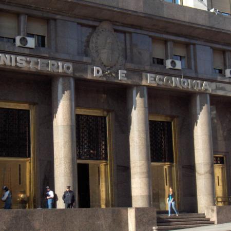Presupuesto 2025: caída del gasto del 31% y menos fondos para el campo
