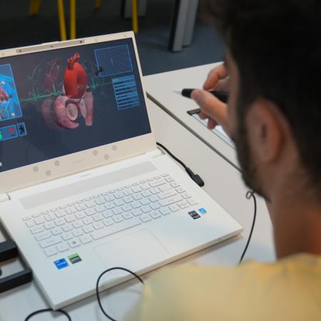 Robots, simuladores y nuevas oportunidades para la inserción laboral de los jóvenes