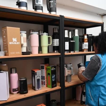 Liniers y Parque Avellaneda: secuestran más de 12 mil termos, mates y vasos truchos