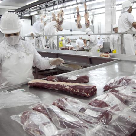 Lunes de liquidación en el campo: el Gobierno extendió la baja de retenciones a carnes vacuna y aviar