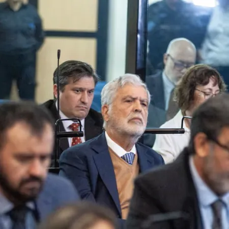Condenan a Julio De Vido a cuatro años de prisión por fraude en compras de gas