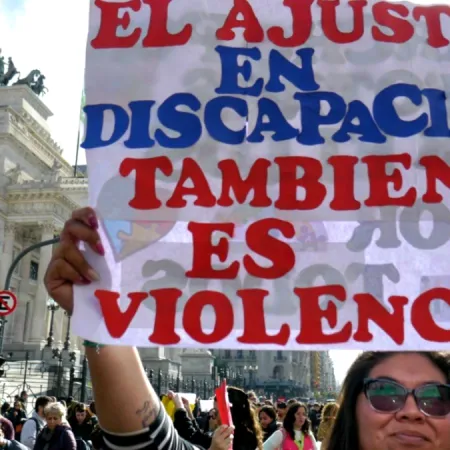 Presentan amparo colectivo contra la suspensión masiva de pensiones para personas con discapacidad