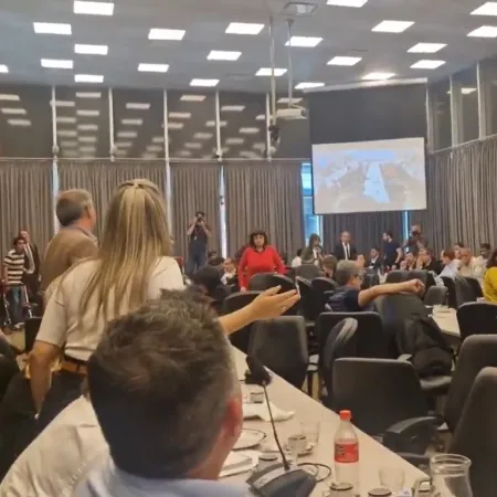 Iom Kipur: LLA acelera contra Ripoll por "expresiones antisemitas" en la reunión por el Presupuesto
