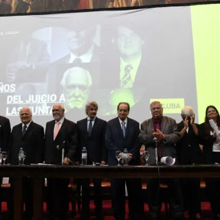 La Facultad de Derecho otorgó el Honoris Causa a los jueces del Juicio a las Juntas y al fiscal Strassera