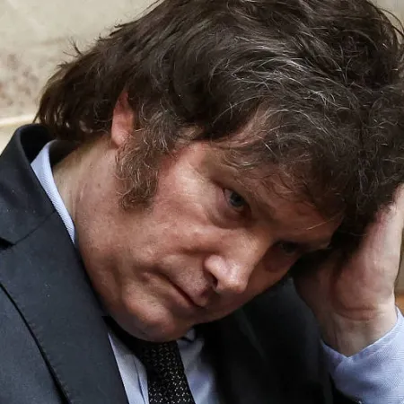 Milei se enredó en sus propias declaraciones tras la renuncia de Espert