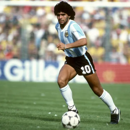 Subastarán objetos personales y camisetas históricas de Diego Maradona