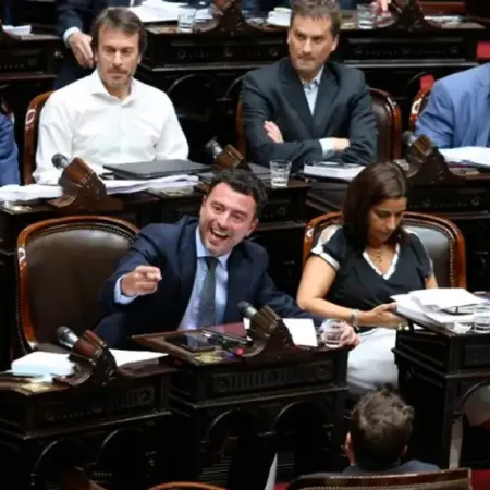 Radicales le marcan la cancha a De Loredo por la ciencia