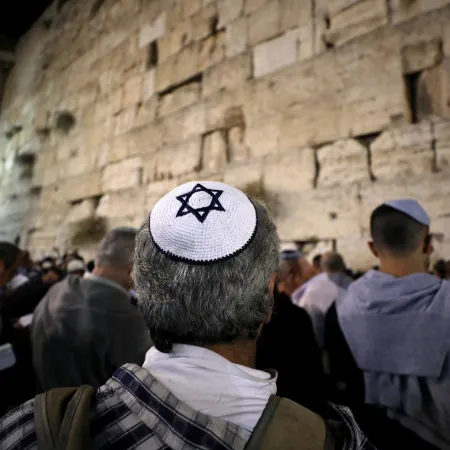 Entre los profetas y los micrófonos: Israel en el espejo del siglo XXI