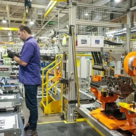 La industria y la construcción rebotaron levemente en agosto