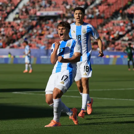 Argentina goleó a Nigeria 4-0 y espera por México en cuartos del Mundial Sub-20 en Chile