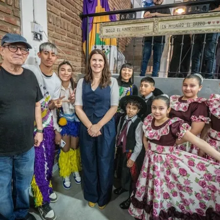 Maestro del Pueblo: Silvio Rodríguez fue homenajeado con el pañuelo de Abuelas