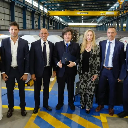 Milei se mostró con intendentes del PRO díscolos y detalló las próximas reformas