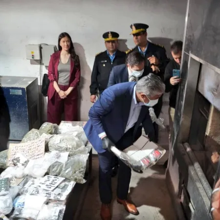 Figueroa quemó drogas en el cementerio de Neuquén: ¿cuál es el plan del gobernador?