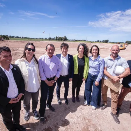 Kicillof recorrió obras y denunció que Milei paralizó construcción de 86 centros de salud