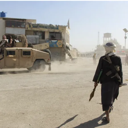 Crecen los bombardeos y mueren civiles en enfrentamientos Pakistán-Afganistán