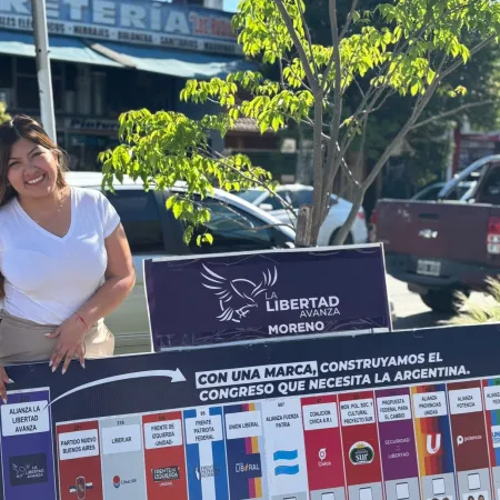 Insólito: la hija de "Nene" Vera tapó a Espert con su foto para pedir el voto por LLA