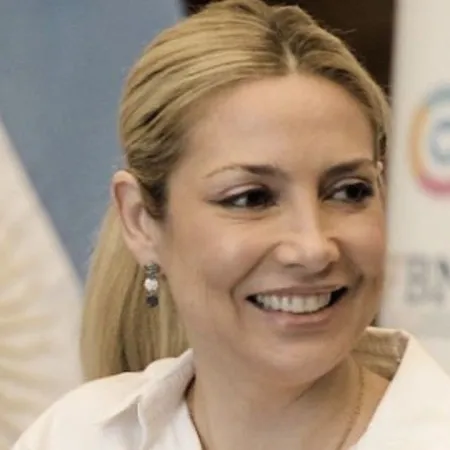 Fabiola Yañez volvió al país