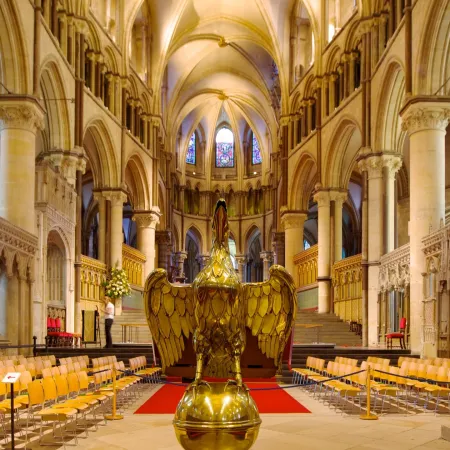 Iglesia de Inglaterra suspende plan de bendiciones a parejas del mismo sexo