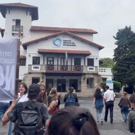 Familiares reclamaron por el incumplimiento de la Ley de Emergencia en Discapacidad