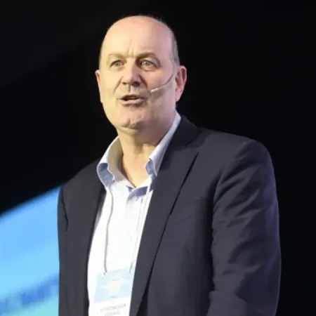 Sturzenegger criticó a los empresarios por no flexibilizar el empleo