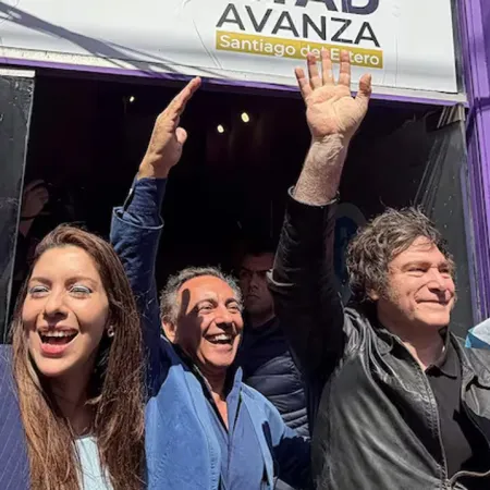 Javier Milei encabezó un acto multitudinario en Santiago del Estero
