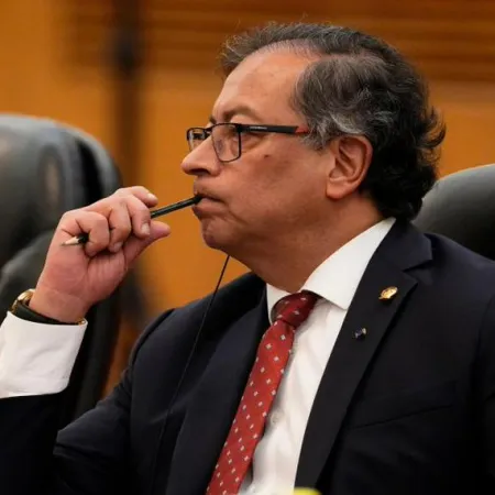 Crisis y oportunidad: el mensaje de Trump que desafía a Gustavo Petro