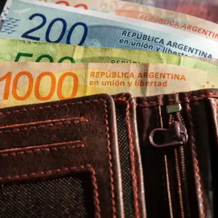 Los argentinos perdieron más de 2 meses de ingresos desde que gobierna Milei
