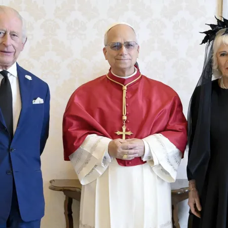 Carlos III y el papa León XIV rezan juntos por primera vez en 500 años