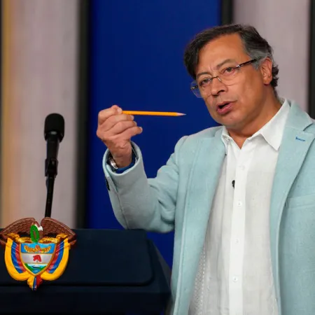 Petro busca cambiar la Constitución: ¿una amenaza a la democracia?