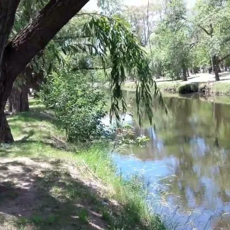 Denuncian usurpación de terrenos fiscales en la ribera del río Luján