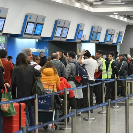 Medida de fuerza de pilotos provoca demoras en cerca de 60 vuelos de Aerolíneas Argentinas
