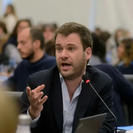 Juan Manuel López cuestionó a María Eugenia Talerico por romper la veda electoral