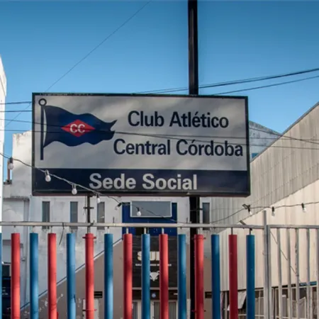 Polémica de un club con la Policía de Córdoba: usaron su camiseta asociada a la delincuencia