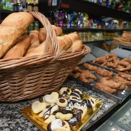 Panaderos bonaerenses advierten que podría faltar harina y facturas durante el domingo de elecciones