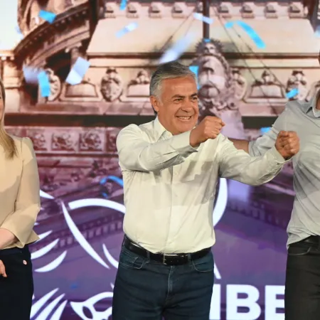 Los 12 gobernadores que sonrieron: ola violeta y adaptación a la nacionalización