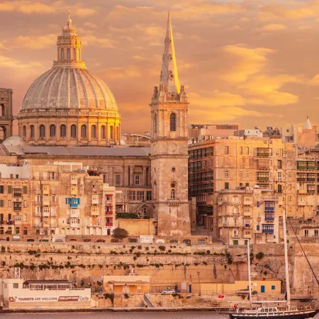 Malta baja impuestos a padres para enfrentar su histórica caída de nacimientos