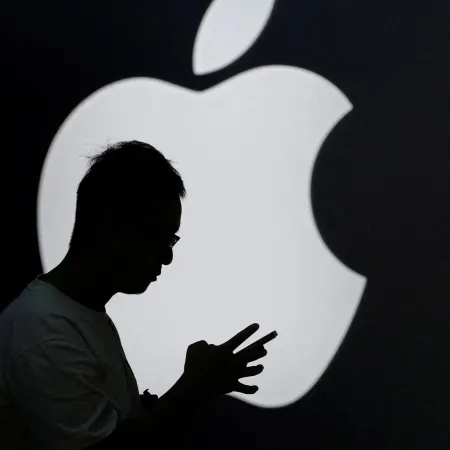 Apple rompe récords con el iPhone 17, pero su reto en IA sigue latente