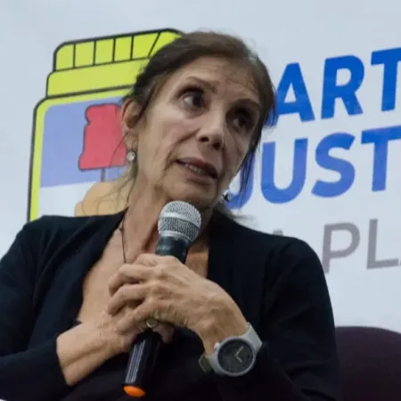 Teresa García: "Todos los ministros le tienen que presentar su renuncia a Kicillof"