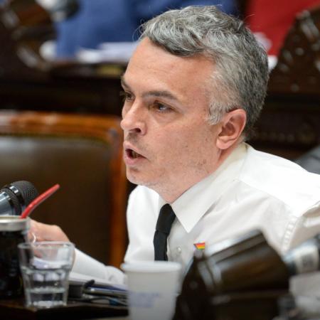 Esteban Paulón denunció ataques homofóbicos y apuntó al círculo libertario