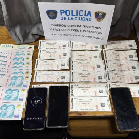 Policía de la Ciudad detiene a dos guías por vender entradas truchas en partido de Huracán