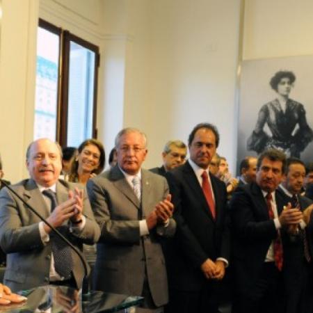 De Cristina a Milei, la AUH cumple 16 años: el video del histórico anuncio