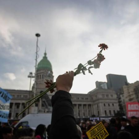Gobierno enfrenta otra marcha de jubilados tras veto a ley previsional