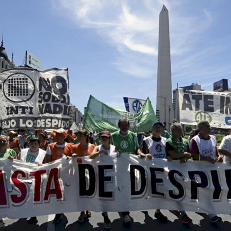 Más de 10.000 empleos por mes se pierden desde que gobierna Milei