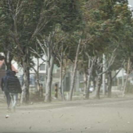 Alerta roja en Patagonia: vientos huracanados de hasta 150 km/h, escuelas cerradas y vuelos suspendidos
