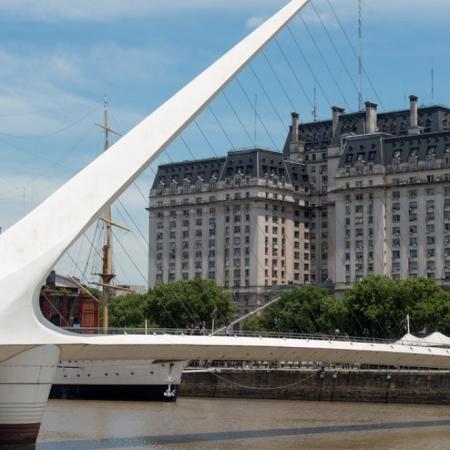 Puerto Madero: hallan el cuerpo del hombre que se arrojó al agua desde el Puente de la Mujer